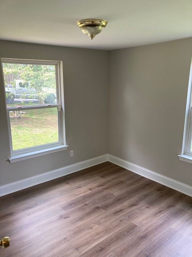 Building Photo - 2/1 House in Carrollton- $1,195