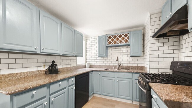 Building Photo - Rambler with Adult Family Home Certification – 3 Bed, 1 Bath + Additional Living Spaces