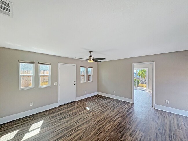 Building Photo - Stunning 3BR/2BA San Diego Home with Solar...