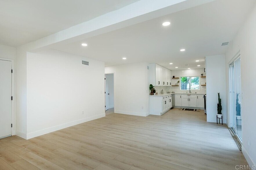 Building Photo - 8715 Potrero St