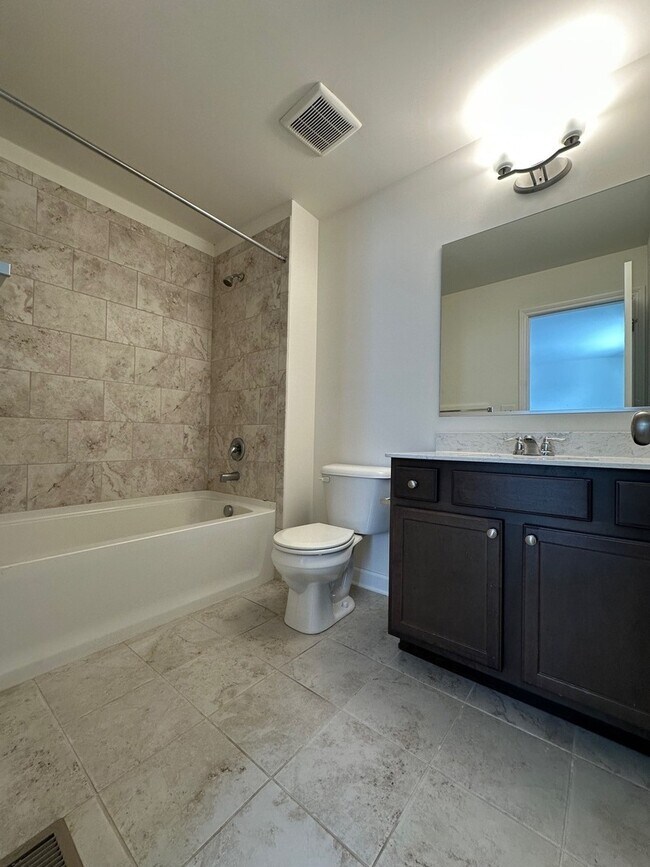 Building Photo - 1423 N Charles Ave