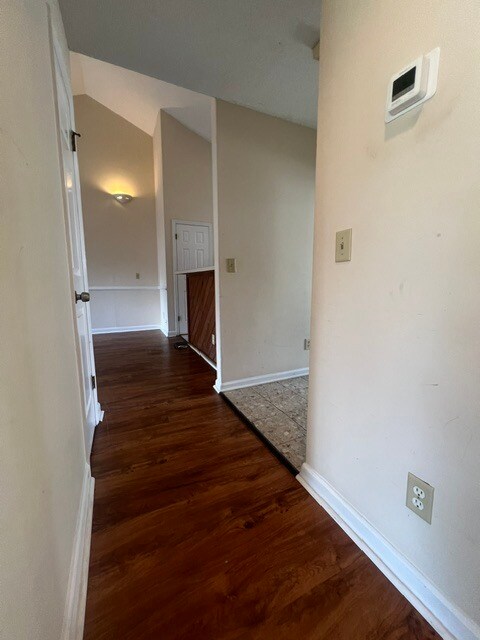 Building Photo - 905 E Estates Blvd