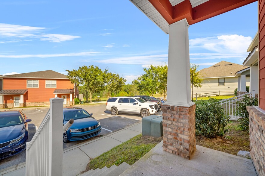Building Photo - 810 Arbor Lake Dr