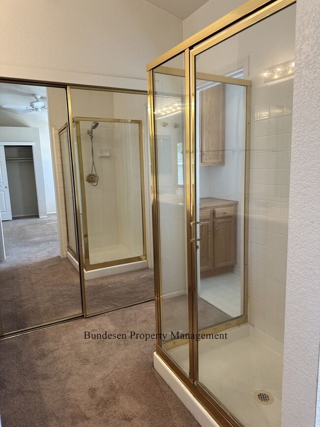 Building Photo - 913 Radcliff Dr