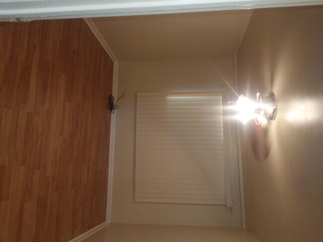 Building Photo - 8109 S King Dr