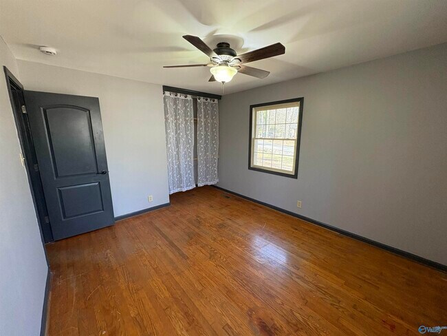 Building Photo - 9527 Hemlock Dr SE