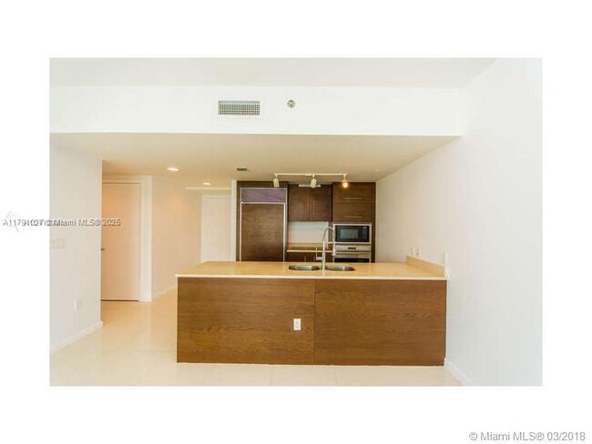 Building Photo - 475 Brickell Ave