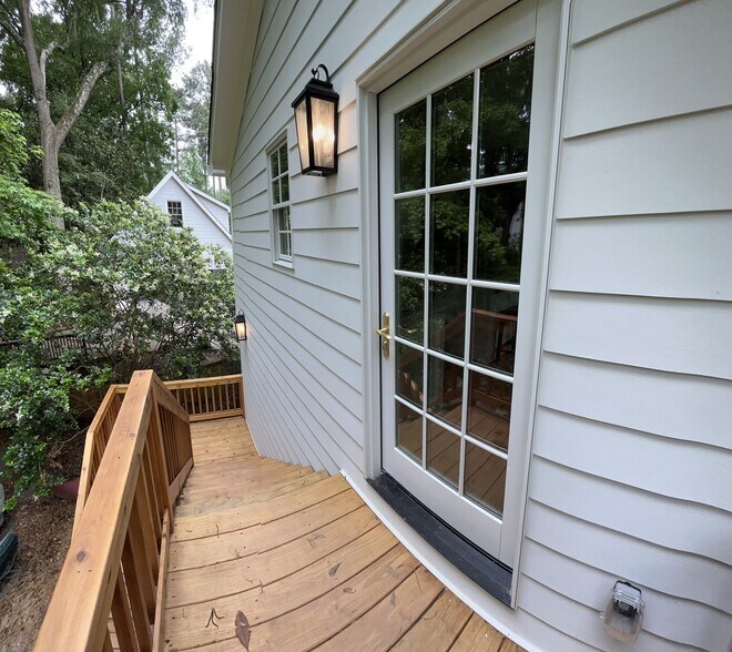 Private entry to carriage house - 332 Lamont Dr