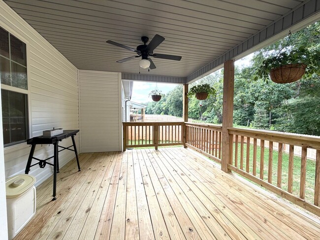 Building Photo - 750 Gleason Dr