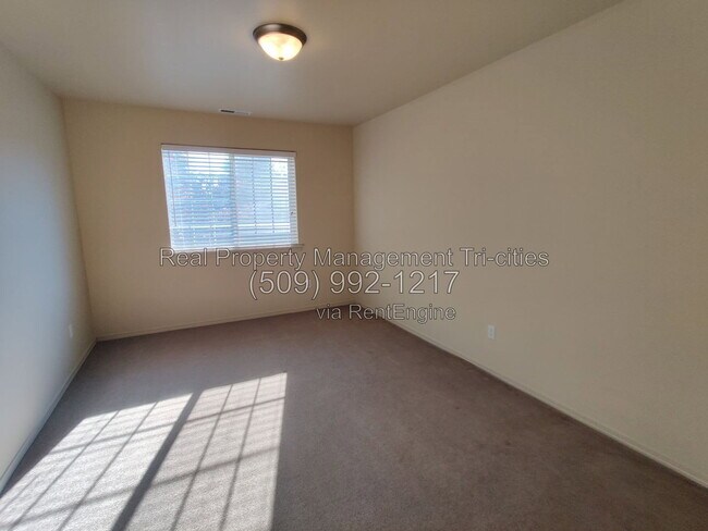 Building Photo - 2335 Hood Ave