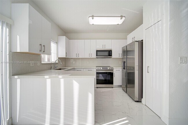 Building Photo - 10740 NW 83rd St