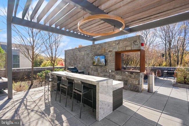 Building Photo - 7887 Jones Branch Dr