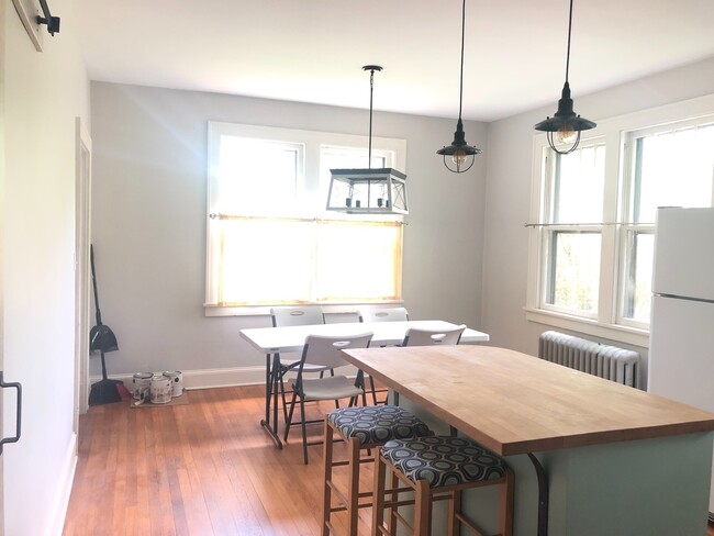 Building Photo - Convenient North location - 3 bedroom, 2 b...