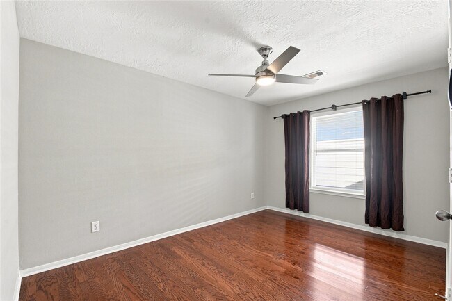 Building Photo - 1421 Ruthven St