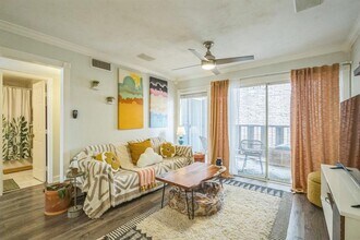 Building Photo - 1304 Summit St