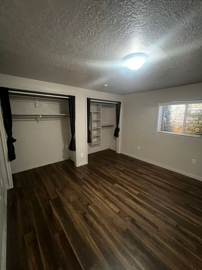 Building Photo - ALL utilities Included 2 Bedroom UNDER $1500