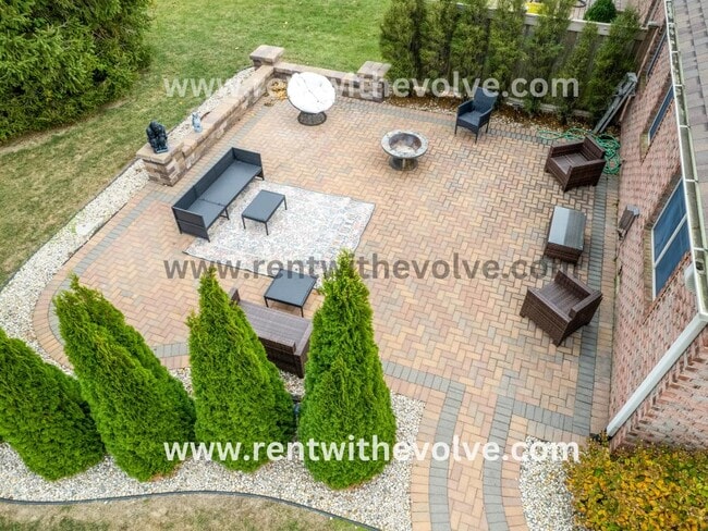 Building Photo - 19 Stone Bridge Dr