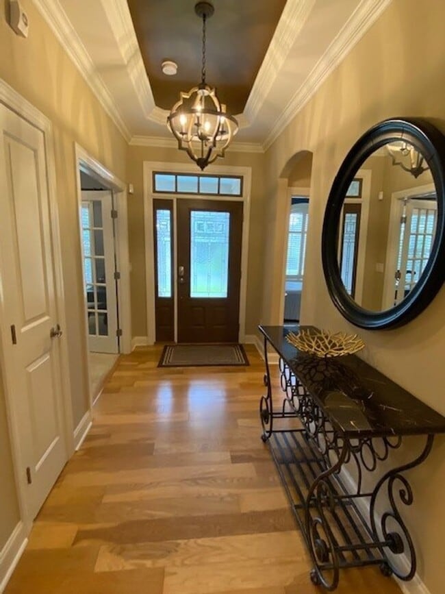 Building Photo - Beautiful Fully Furnished 3 bed 2 bath hom...