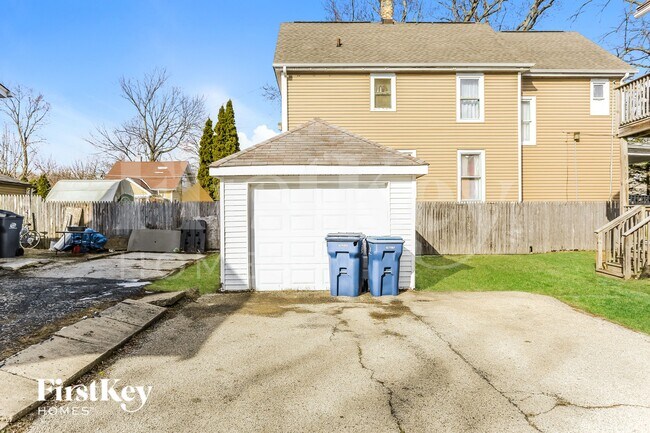 Building Photo - 202 S Park Ave