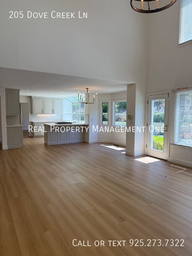 Building Photo - 205 Dove Creek Ln