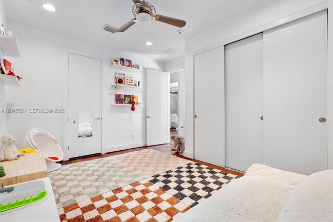 Building Photo - 547 NE 59th St
