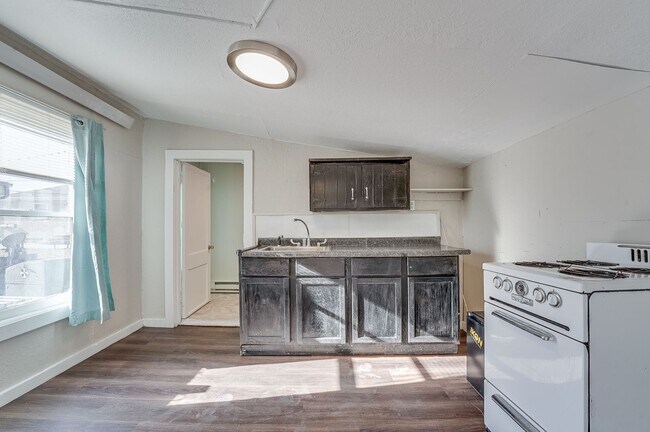 Building Photo - 1111 E Flint St