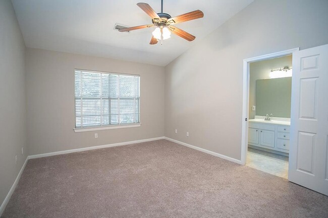 Building Photo - 6 Tranquil Glade Pl