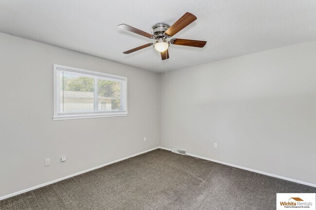 Building Photo - 3 bedroom 2 bath duplex - SE Wichita