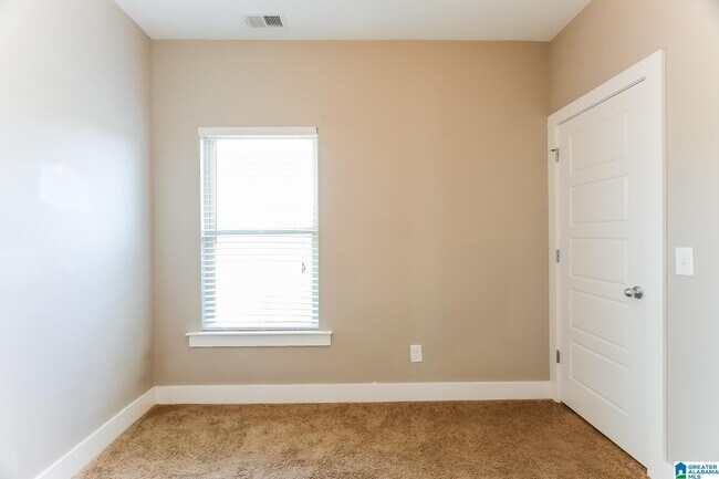 Building Photo - 140 GREENWOOD Cir