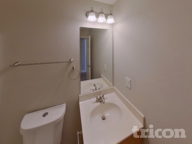 Building Photo - 1024 Stratus Dr