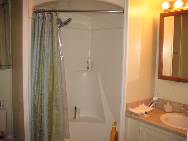 Master bath tub/shower - 34 Meadowlark Dr