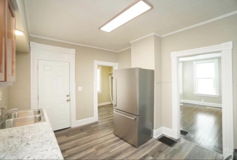 Building Photo - 124 Eaton Ave