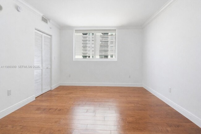 Building Photo - 1800 N Bayshore Dr