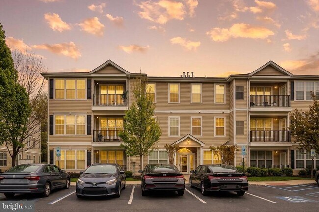 Building Photo - 121 Kyle Way
