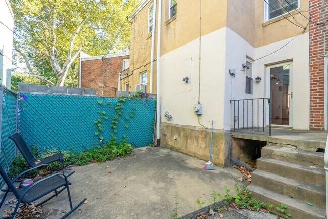 Building Photo - 2820 S Smedley St
