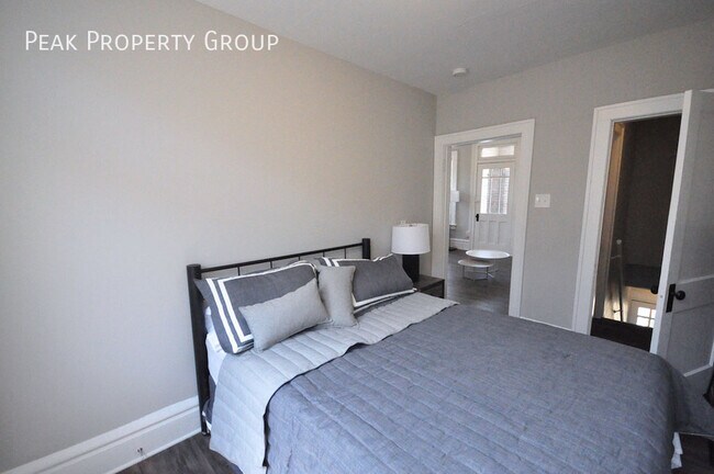 Building Photo - Available Now! Located in the Short North!...