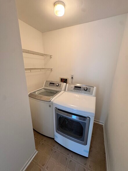Building Photo - 305 Cobblestone Ct