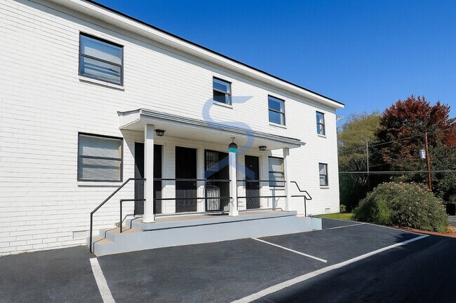 Building Photo - LIMITED-TIME OFFER!  Apply today with NO APPLICATION FEE! Terms apply. Call (678) 487-7896, Optio...