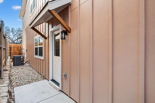 Building Photo - 500 E Kimball St