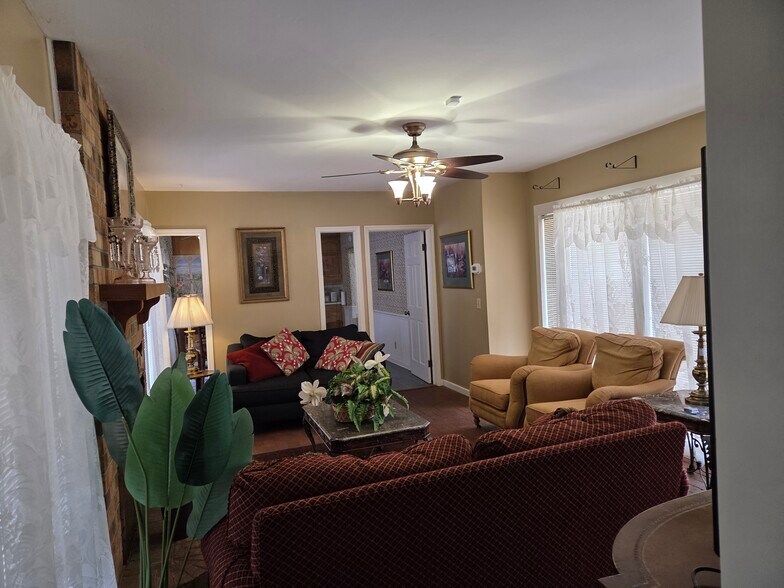 Building Photo - 5326 Main St