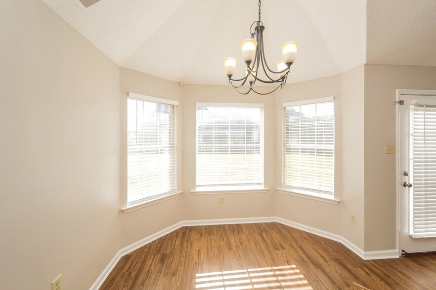 Building Photo - 7203 Fox Creek Dr