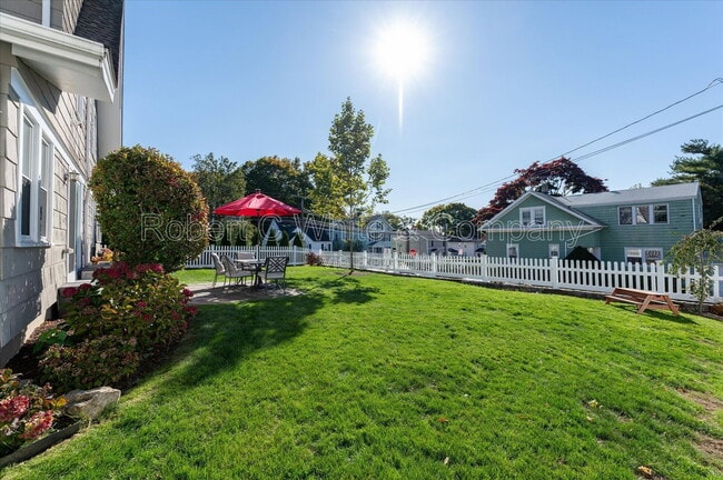 Building Photo - 15 Emerson St