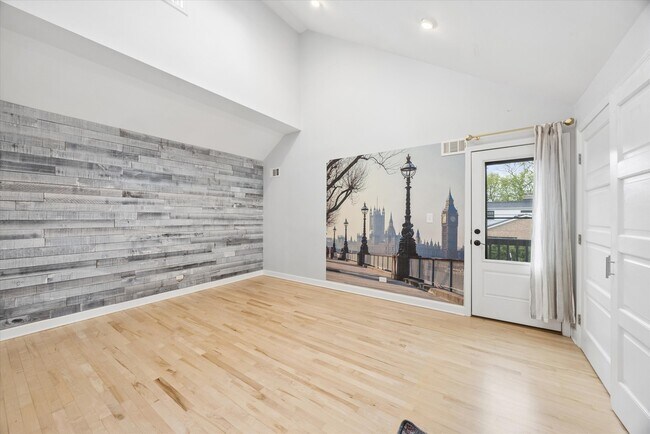 Building Photo - 502 47th St