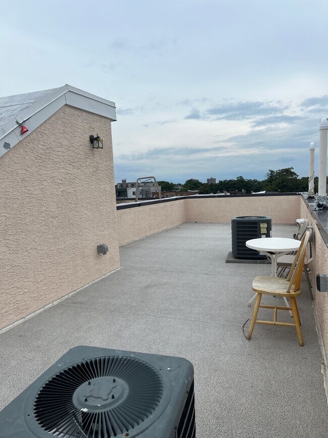 Building Photo - 678 N 33rd St
