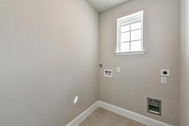 Building Photo - 745 Lake Lacosta Dr