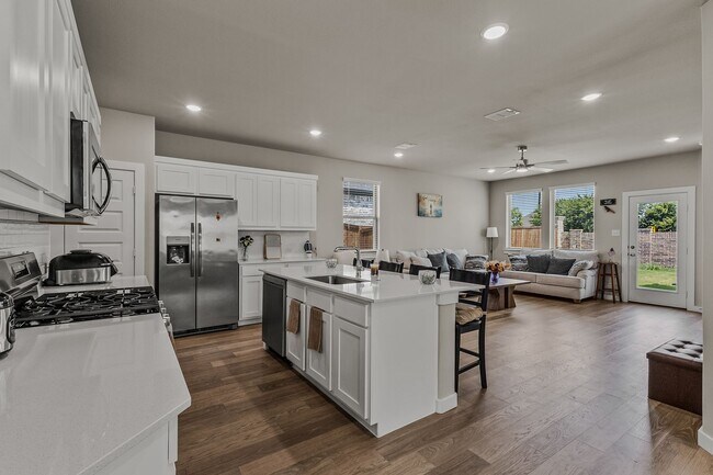 Building Photo - 706 Melody Hl Dr