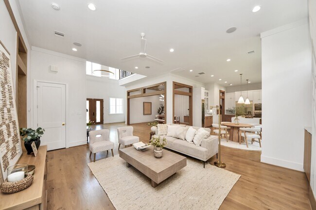 Building Photo - 739 Azaleadell Dr