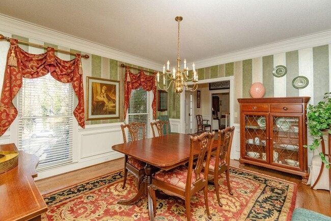 Building Photo - 10315 Crescent Ridge Dr