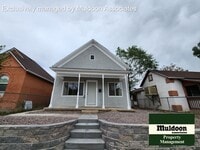Building Photo - Remodeled 2 bed 1 bath ready now!