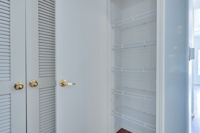 Building Photo - NW!! Gated!!! Clubhouse!!!Community Pool!!! 1st Floor Condo!!! Wood like floors!! No Carpet!!